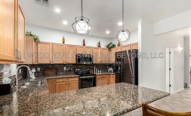 Building Photo - 2721 E Schiliro Cir