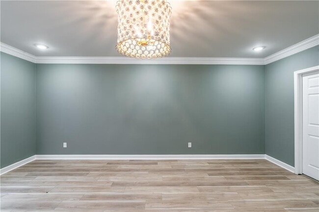 Building Photo - 656 Falls Church Rd