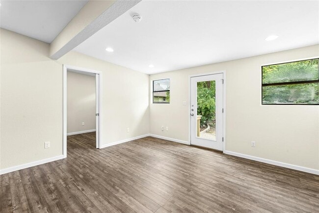 Building Photo - 904 Philco Dr