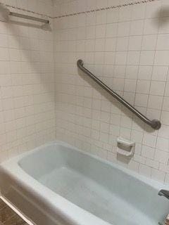 Building Photo - 817 Kenwood Dr