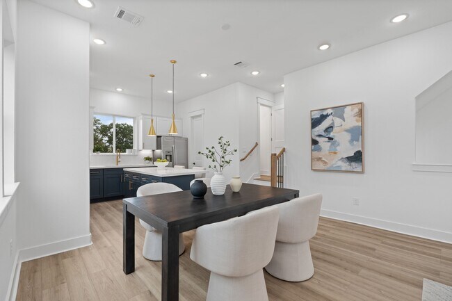 Building Photo - 717 Janisch Rd