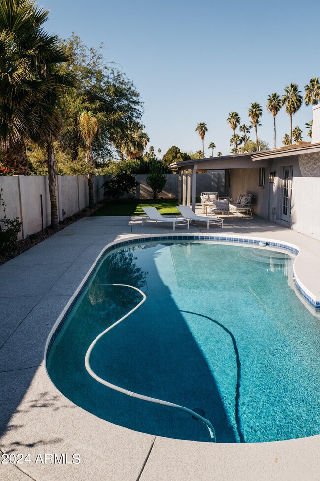 Building Photo - 6629 E Dreyfus Ave