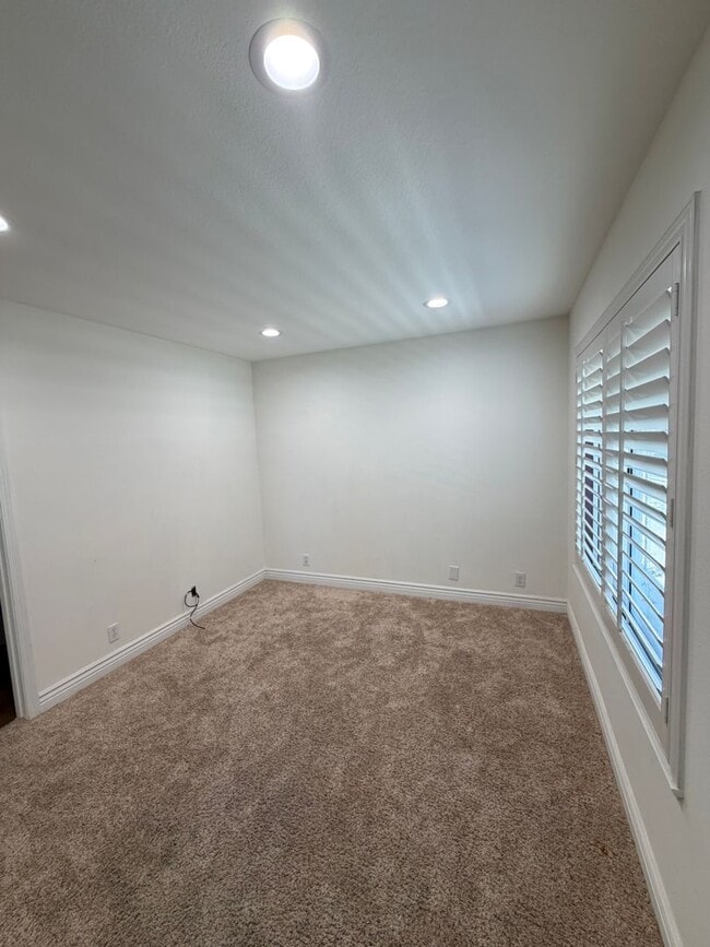 Building Photo - 608 Allegro Ct
