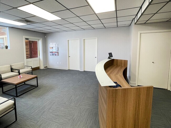 Building Photo - 1920 Monroe St