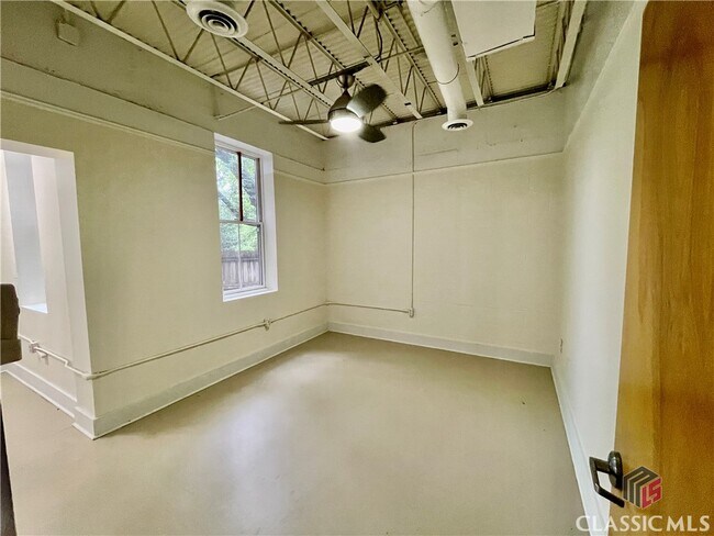 Building Photo - 1295 W Broad St