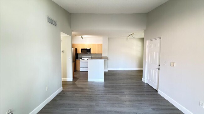 Building Photo - 8000 Nob Hl Rd