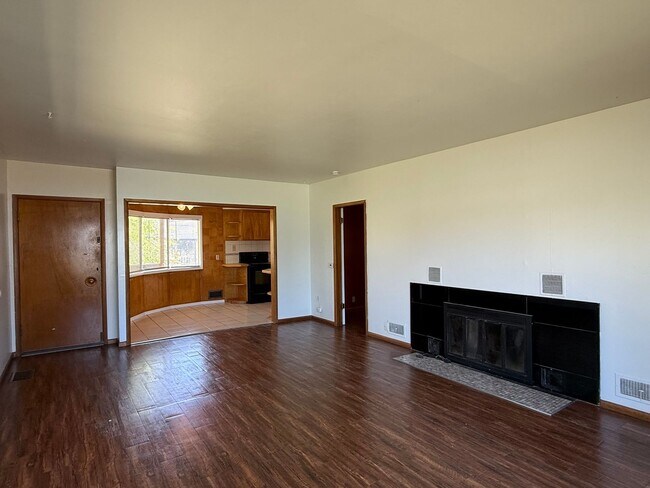 Building Photo - 5 Bedroom Home Available In Spokane Valley!