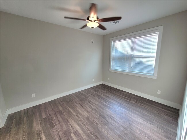 Building Photo - 1620 Oak Tree Dr