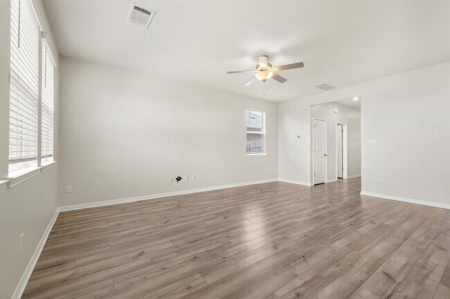 Building Photo - 120 Longmount Cv
