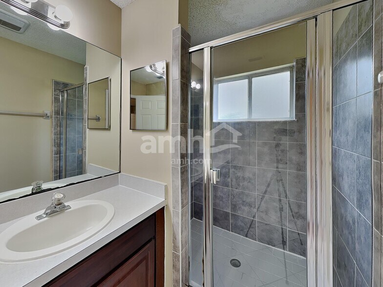 Building Photo - 12407 Hatton Chase Ln E