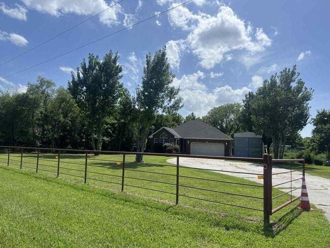 Building Photo - CARTHAGE: BEAUTIFUL 2,864 SQFT 5 BEDROOM /...