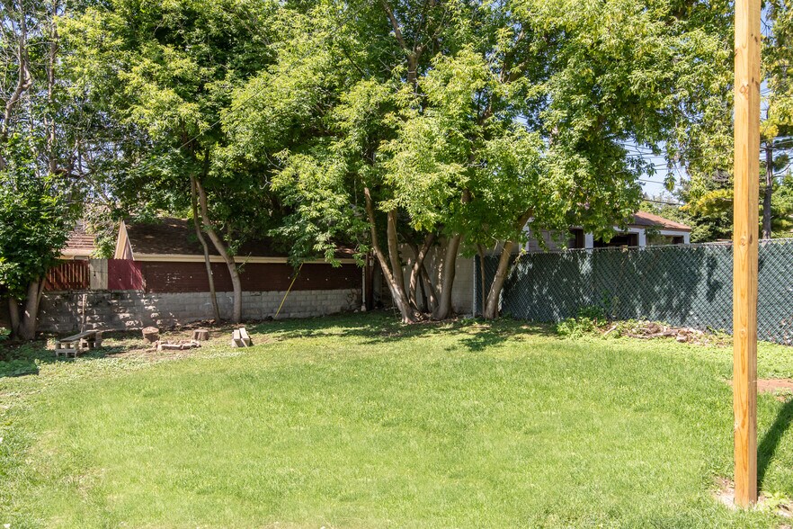 Backyard with Firepit - 2415 N Murray Ave