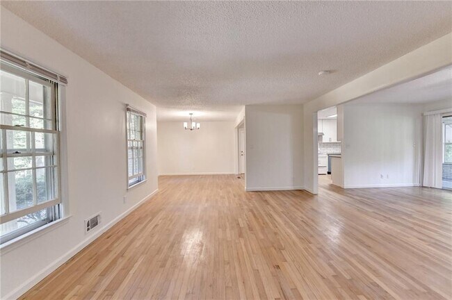 Building Photo - 2628 Whitehurst Dr