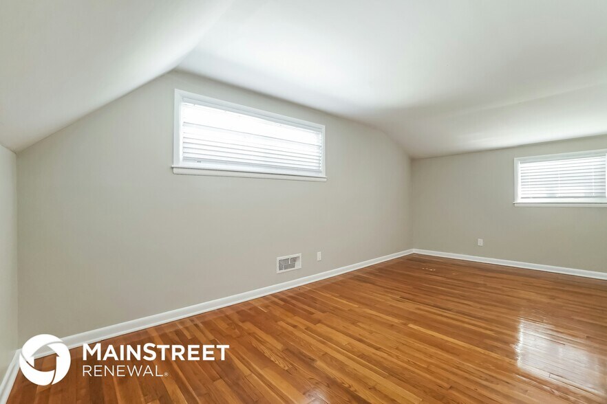 Building Photo - 298 Pineview Dr