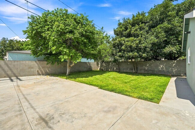 Building Photo - 730 S Van Ness Ave