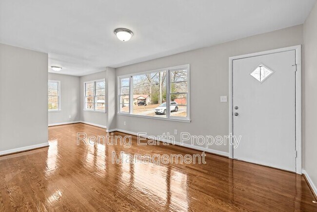 Building Photo - 1321 5 Mile Rd