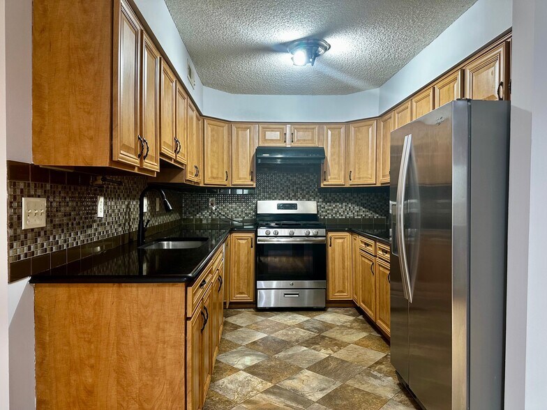 Building Photo - 99 Thoreau Dr