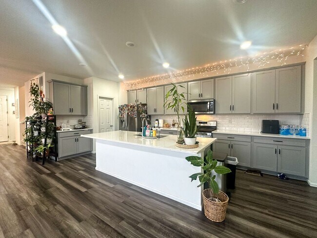 Building Photo - CORNER PAIRED HOME ACROSS THE PARK!