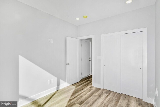 Building Photo - Brand New Luxury Apartments