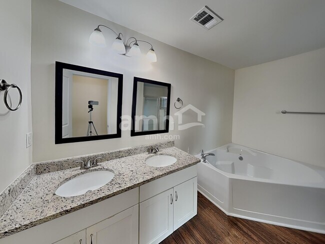 Building Photo - 2615 Beal St