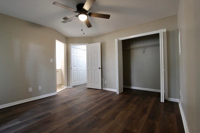 Building Photo - 200 White St