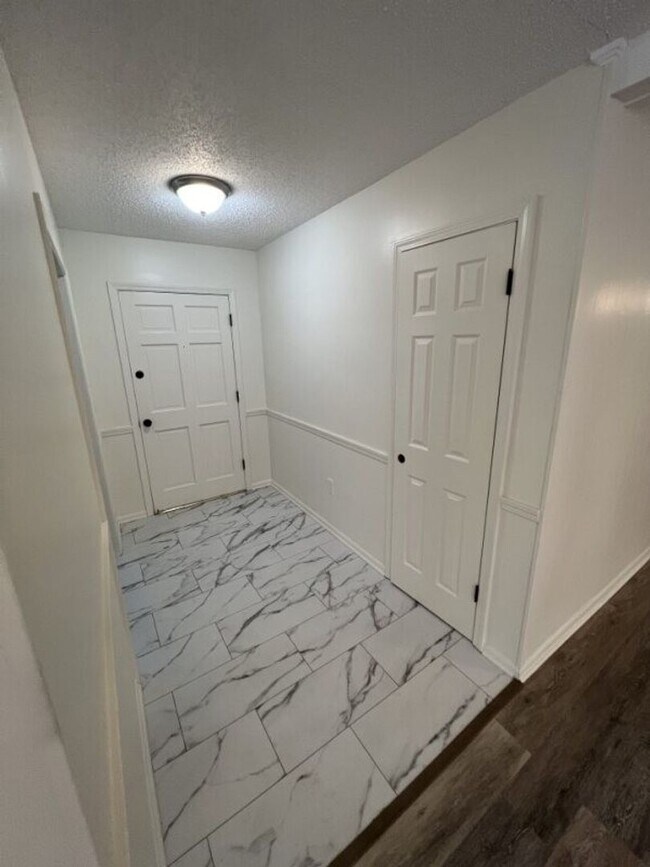 Building Photo - Newly renovated Single-Family Home in Shenandoah Estates Subdivision!