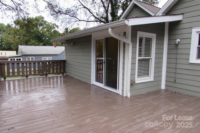 Building Photo - 730 Herrin Ave