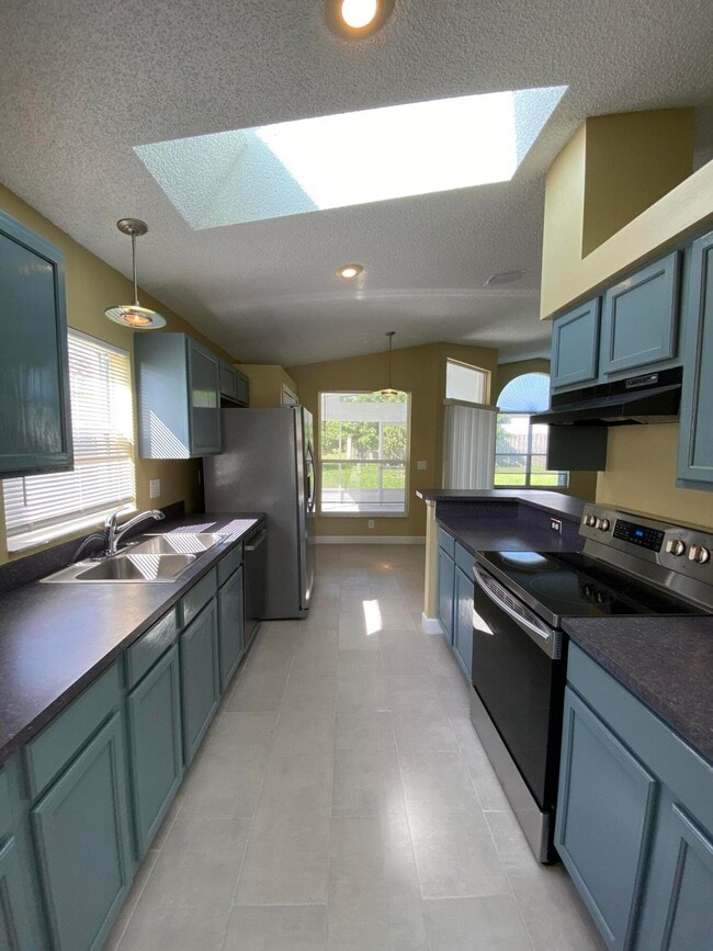 Building Photo - 8057 Bracken Ln