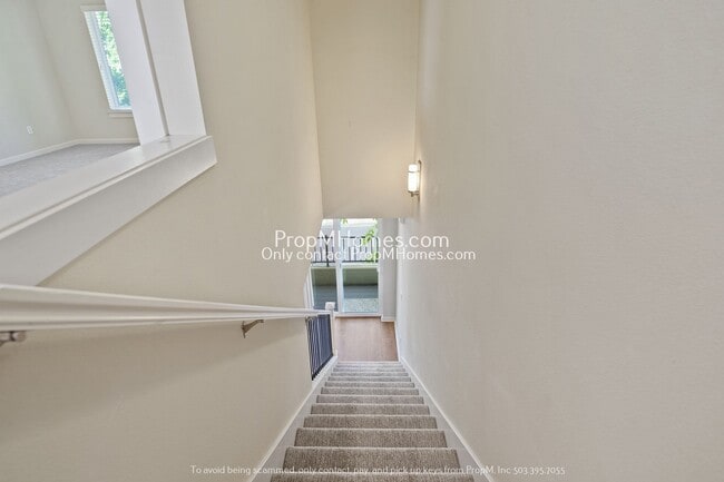 Building Photo - 441 NE Tork Pl