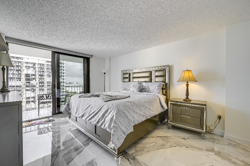 Building Photo - 320 Seaview Ct