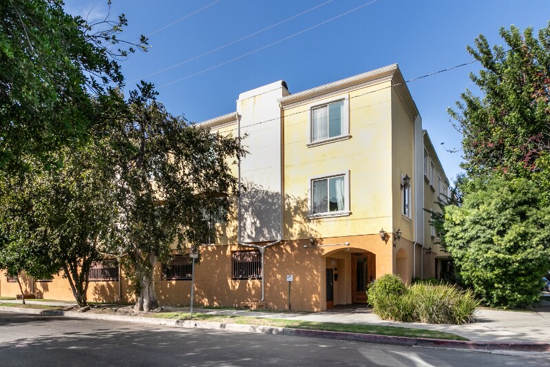 Building Photo - 5303 Satsuma Ave