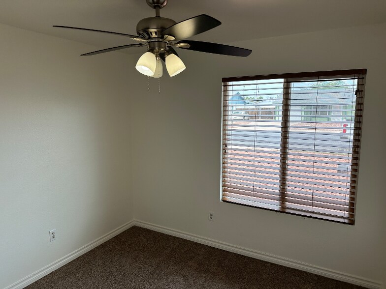 Building Photo - 2213 W Riviera Dr