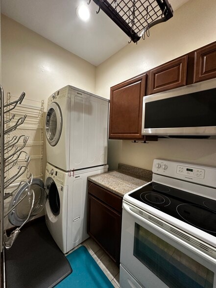 Newer LG washing machine w/dryer complimentary use (There is an indoor clothes line, too) - 851 9th St
