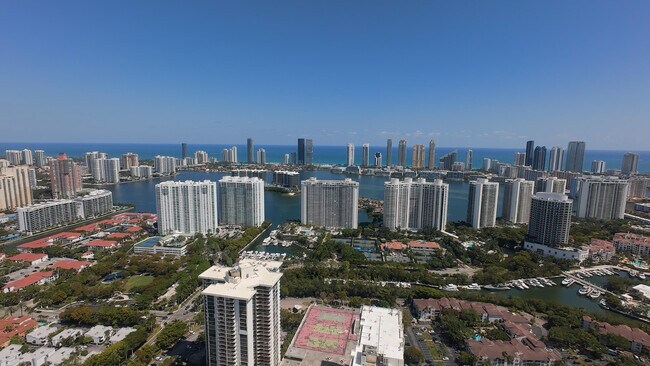Building Photo - 18021 Biscayne Blvd