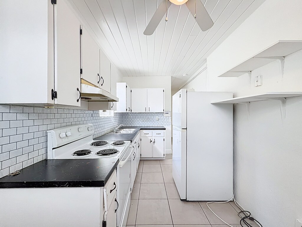 Building Photo - 401 NW 16th Ave