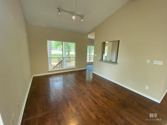 Building Photo - 128 Worchester Dr
