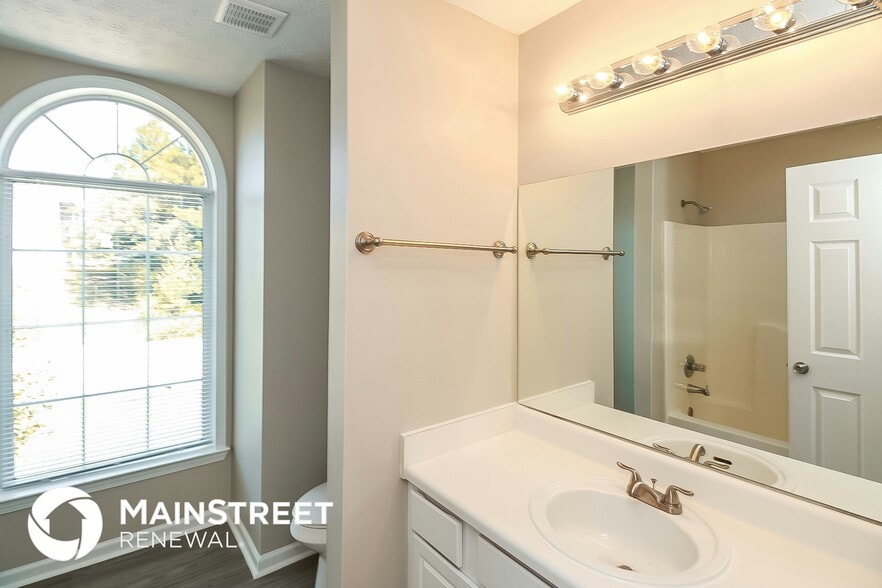 Building Photo - 4062 Robin Cir