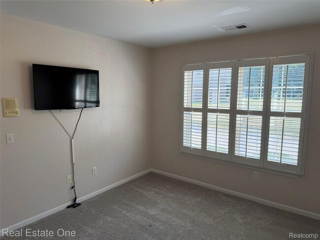 Building Photo - 523 Brookfield Dr