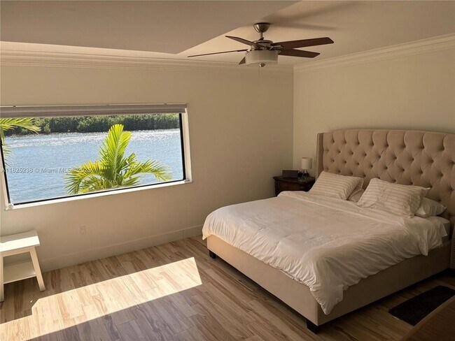 Building Photo - 440 Poinciana Island Dr