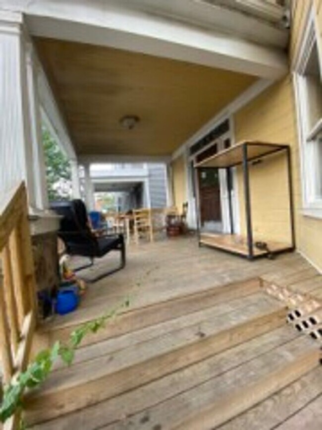 Building Photo - Allston 4.5 Bed  2 Bath - 9/1