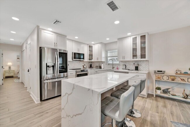 Building Photo - 10 Gulf Blvd