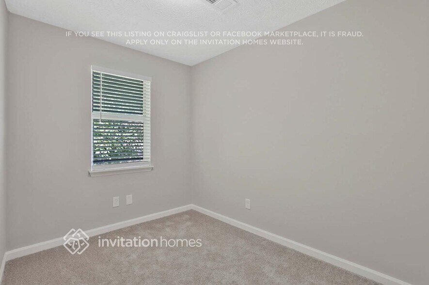 Building Photo - 690 Greenhedge Dr