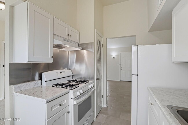Building Photo - 5852 Wrangler Dr