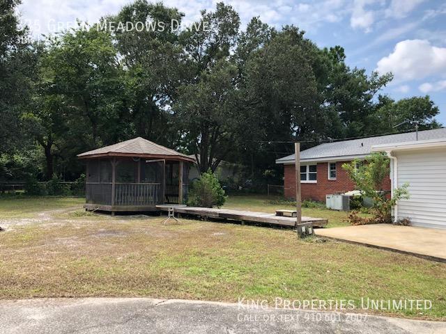 Building Photo - 335 Green Meadows Dr