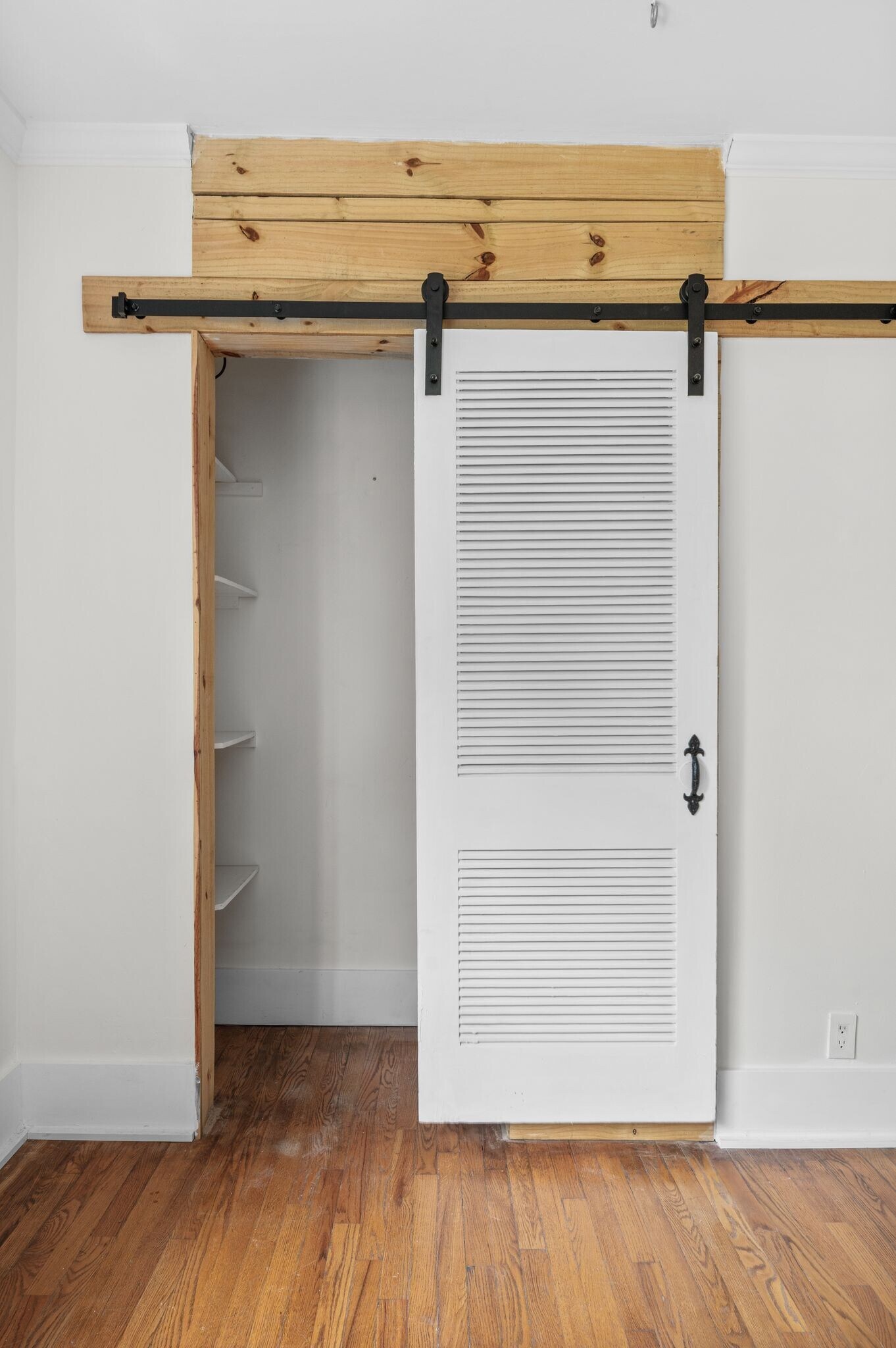 Closet - 1112 Clifton Ln