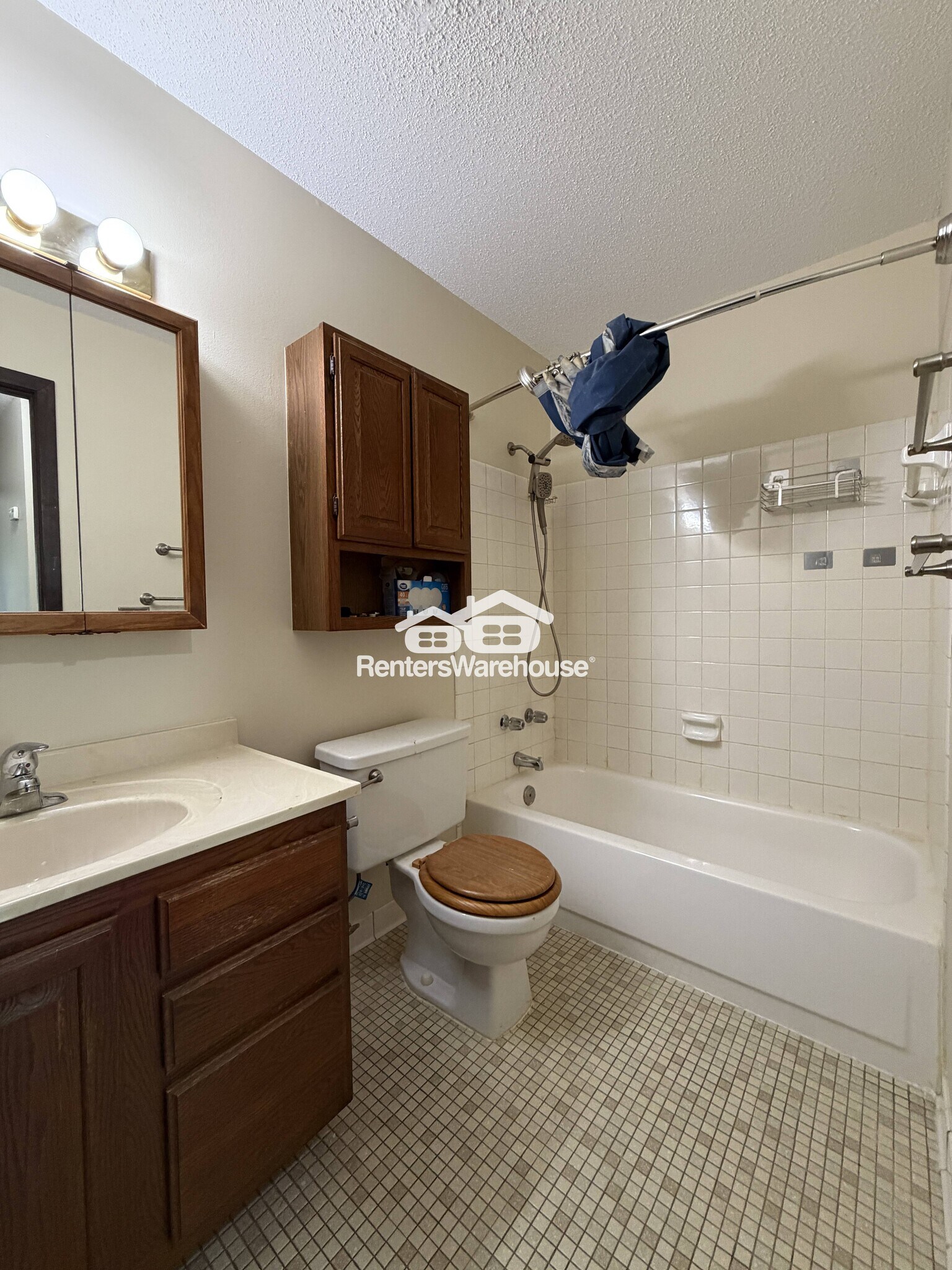 Building Photo - 1601 N Innsbruck Dr