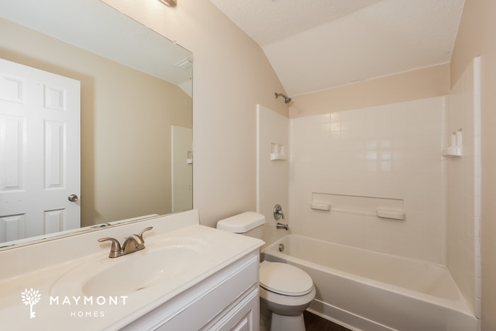 Building Photo - 2214 Sumac Dr