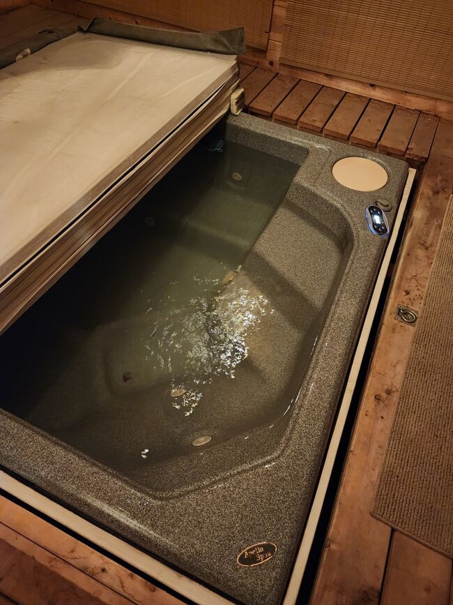 Building Photo - 3 BEDROOM HOME SOUTH SIDE OF SHELTON!