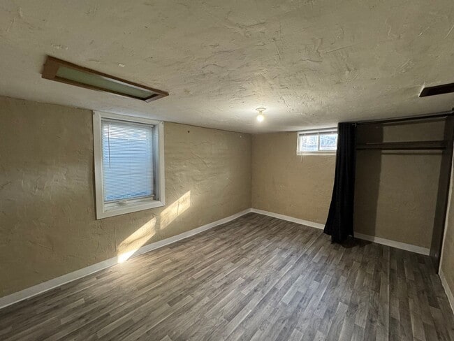 Building Photo - PRICE REDUCED! 4 Bedroom, 1.5 Bathroom Hou...