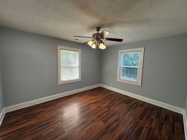 Building Photo - Charming 2 Bedroom home in Ashley Park